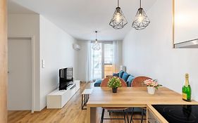 Leo Apartment - Ac & Free Parking