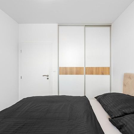 Leo Apartment - Ac & Free Parking Братислава Экстерьер фото