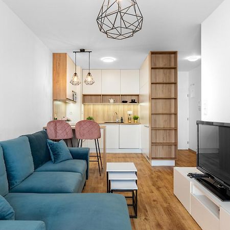 Leo Apartment - Ac & Free Parking Братислава Экстерьер фото
