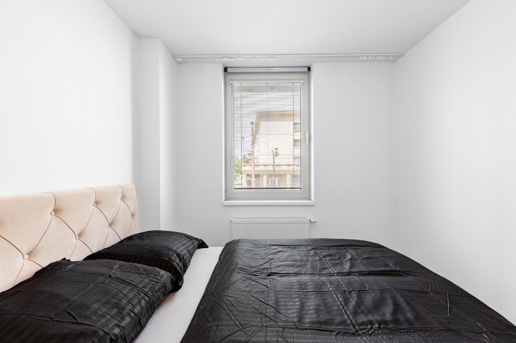 Leo Apartment - Ac & Free Parking Братислава Экстерьер фото